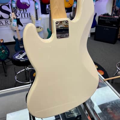 Fender Standard Jazz Bass, Laurel Fingerboard, White Pickguard, Olympic White image 11