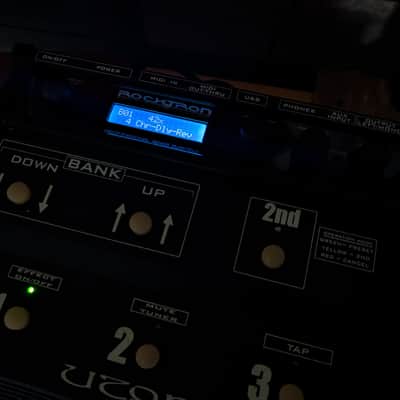 Rocktron Utopia B200 Bass Guitar Multi Effects Pedal With PSU image 2