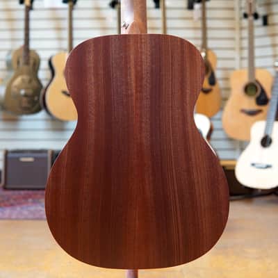 Martin 000 Jr-E All-Sapele Acoustic-electric Guitar w/Padded Gig Bag image 3
