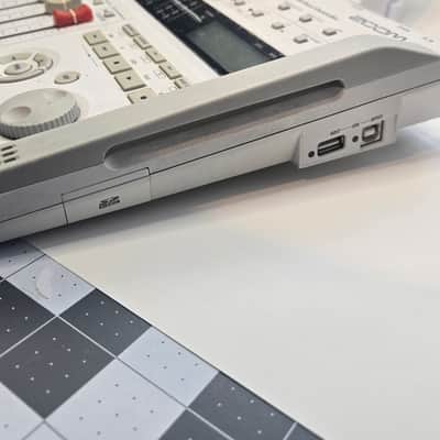 Zoom R16 16-Track SD Recorder, USB Audio Interface & Control Surface image 5
