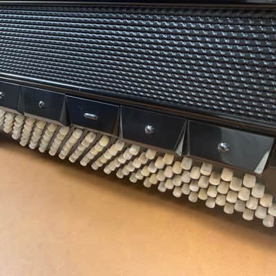 Guerrini Folk Accordion LMMMH– 5 Reeds, No Tone Chamber (Non-Cassotto) – Excellent to Mint Condition image 7
