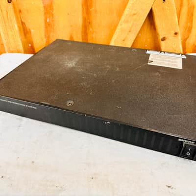 Shure UA840A-UA UHF Antenna Distribution System - 782-806 MHz - Working image 1