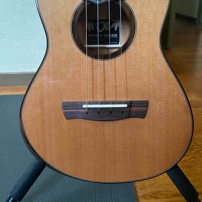 Oli X2-TCMG-SHC (Cedar/Mahogany slothead cutaway tenor ukulele) in pristine condition image 3