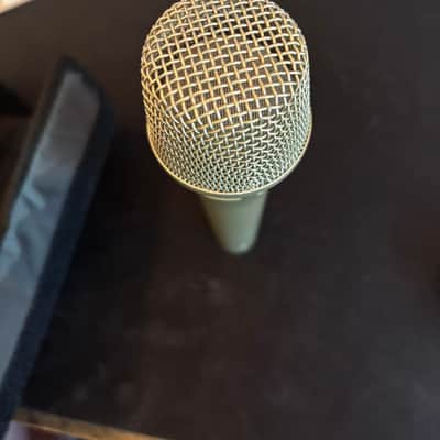Neumann KMS 105 Handheld Supercardioid Condenser Microphone with case and clip image 5