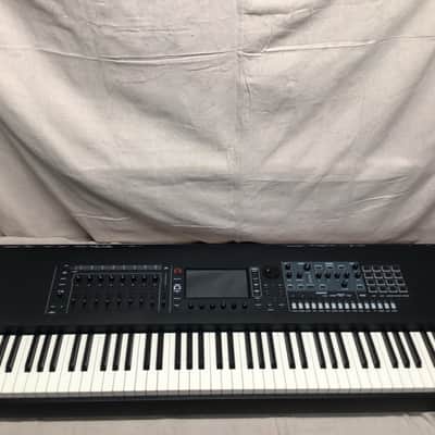 Roland Fantom 8
