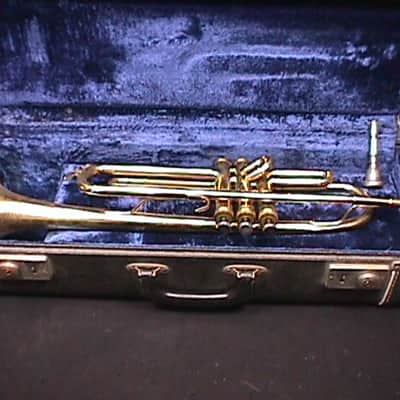 A  U.S.A. Made Kingston Bb Trumpet in a Hard Case as-is   40 T image 1