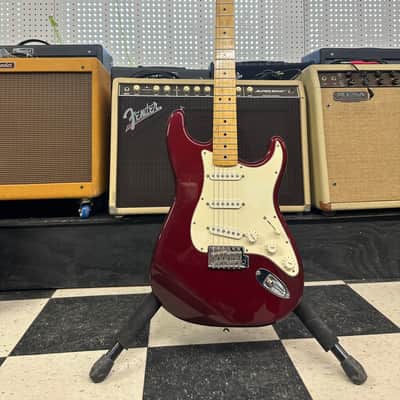 Fender Standard Stratocaster with Maple Fretboard 2018 - Midnight Wine image 2
