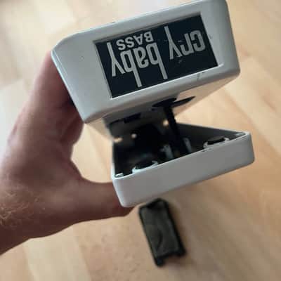 Dunlop 105Q Cry Baby Bass Wah 1999 - Present - White image 4