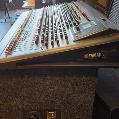Yamaha MGP32X 32 Channel Analog Mixing Console image 10