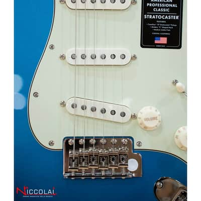 Fender American Professional Classic Stratocaster, Maple Fingerboard, Faded Lake Placid Blue image 11