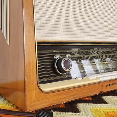 1958 Telefunken  Opus 9 - Nussbaum finish - very clean - 6 speakers - all tube image 3