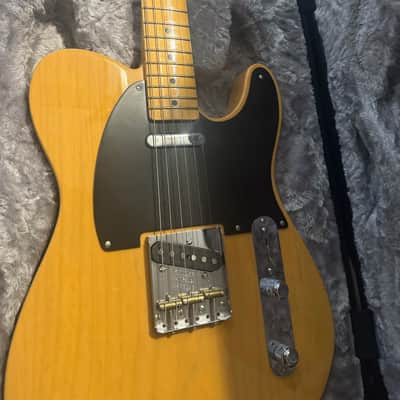 Fender American Ultra Telecaster with Maple Fretboard 2019 - 2025 - Ultraburst image 3