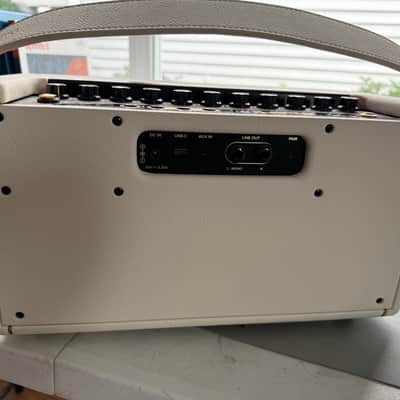 Positive Grid Spark 2 with battery and pedal image 3