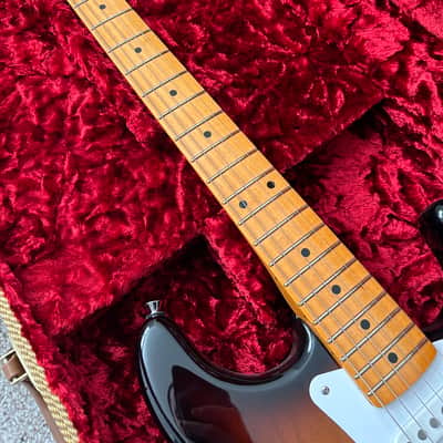 Fender 70th Anniversary American Vintage II '54 Stratocaster 2024 - 2-Color Sunburst image 3