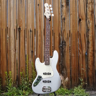G&L USA Fullerton Deluxe JB MFD Silver Metallic Left Handed 4-String Electric Bass Guitar w/ Gig Bag (2025) image 2