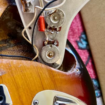 Fender Fender Stratocaster ‘62 AVRI (American Vintage Reissue) Fullerton Era 1982- 3 tone sunburst 1982 - Sunburst image 10