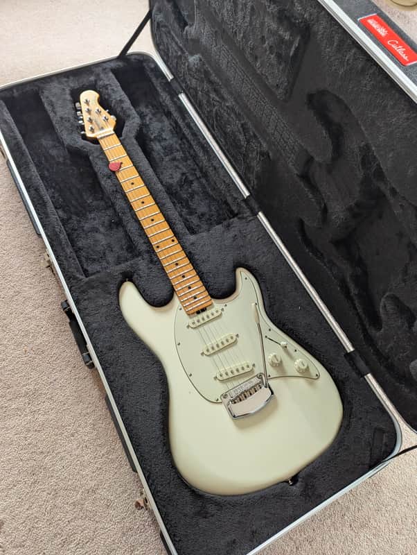 Ernie Ball Music Man Cutlass SSS Tremolo 2015 - 2017 - Ivory White