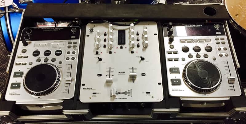 American DJ QD5 MkII DJ Mixer with TWPro-Scratch 2 Pro DJ CD