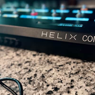 Line 6 Helix Rack with Controller  - Black image 4
