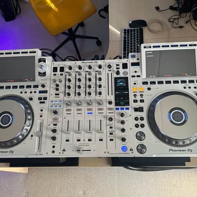 Pioneer Pioneer CDJ-3000-W(2x) + Pioneer DJM-900NXS2-W(1x) + Odyssey FZ Cases Bundle image 10