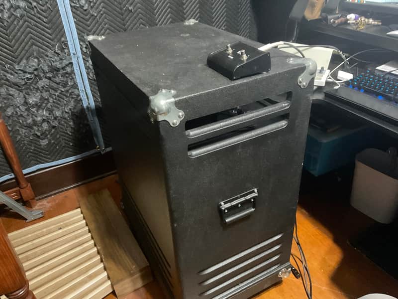 Custom Leslie Model 25 400 watt speaker cabinet with footswitch. 2 speed motor for upper rotor and lower drum. rotor. Leslie Model 25 with high frequency rotor added/modified... Black bed liner image 1