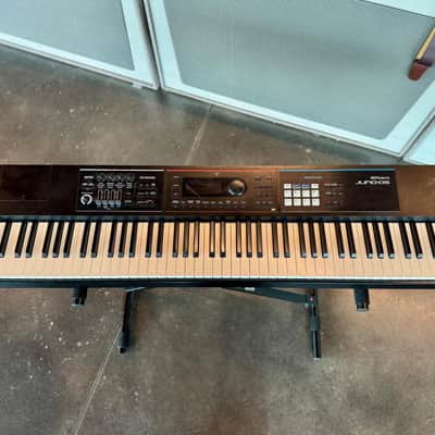 Roland Juno-DS88 Synthesizer