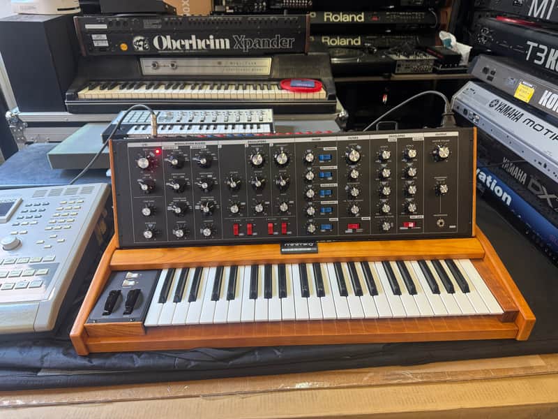 Voyager MOOG Minimoog Old School 100% Analog Synth / 44keys in box //ARMENS Bild 1
