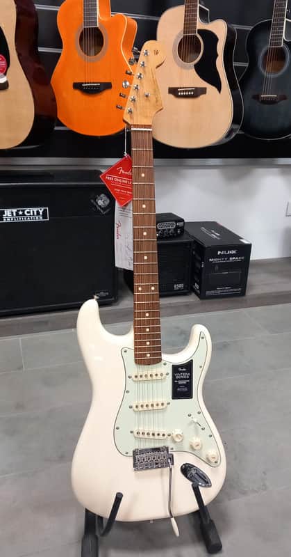 FENDER Vintera’60s Modified Stratocaster PF Olympic White Chitarra Elettrica