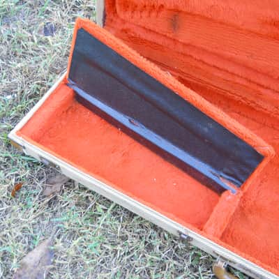 Vintage 1983 Roadworn Fender Tweed Reissue Guitar Case, Strat Tele, '52 '54 '56 '57 '59 '62 image 3