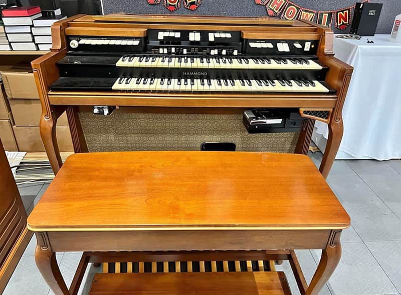 Hammond Organ W Full 25-Note Pedalboard, Bench, & Speaker! image 1
