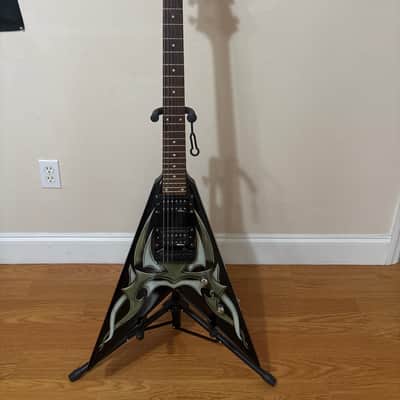 B.C. Rich BC Rich KKV Kerry King V guitar signed by Slayer | Reverb