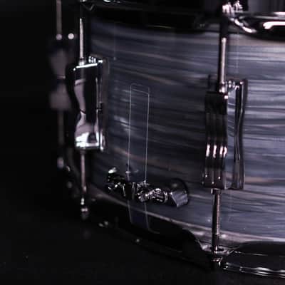 Ludwig 6.5" x 14" Classic Maple Snare Drum, Vintage Blue Oyster image 3