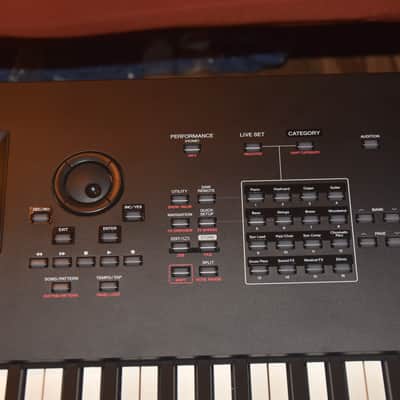 Yamaha Montage M8x 88-Key Synthesizer  Black image 6