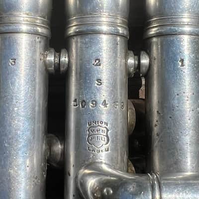Conn “Conqueror” Cornet – C.G. Conn Elkhart IN – Silver Plate – Serial #109438 – ca. 1908 – Complete with Original Case & Mouthpiece image 3