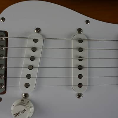 Fender Japan ST57-70TX 2004 Stratocaster 2-Tone Sunburst w/ Texas Special Pickups image 7