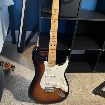 Fender MIM Player Strat 2020 - 3 color Sunburst image 2