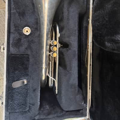 King 1122 Marching French Horn with case. USA image 6