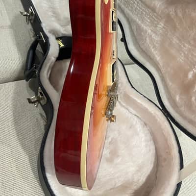 Gibson Les Paul Classic 2022 Cherry Burst Upgraded Locking Tuners Upgraded Gibson case image 4