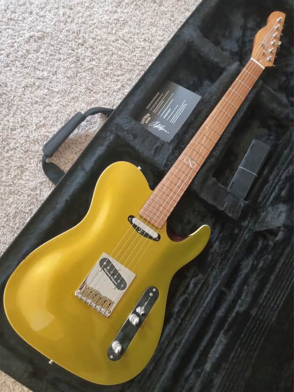 Chapman ML3 Pro Traditional T-style - Gold, w/case image 1
