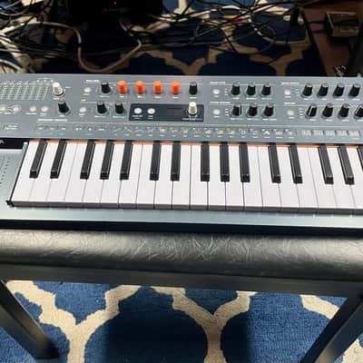 Arturia MiniFreak 37-Key 6-Voice Polyphonic Hybrid Synthesizer 2022 - Present - Black image 1