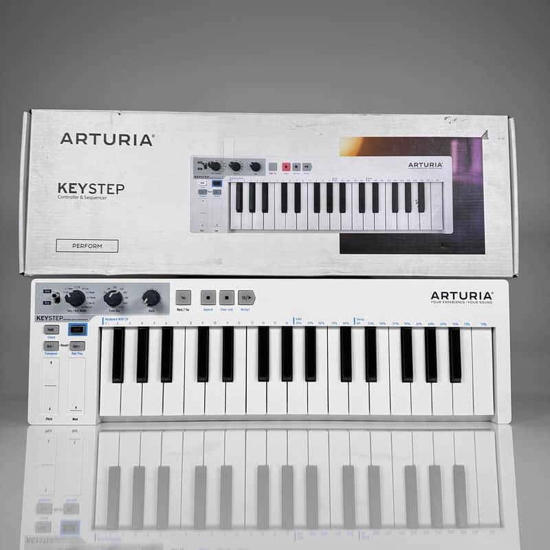 Immagine Arturia KeyStep Controller Sequencer 32 Key MIDI Keyboard White Electronic - 1