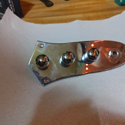 Unbranded prewired jazz bass control plate image 1