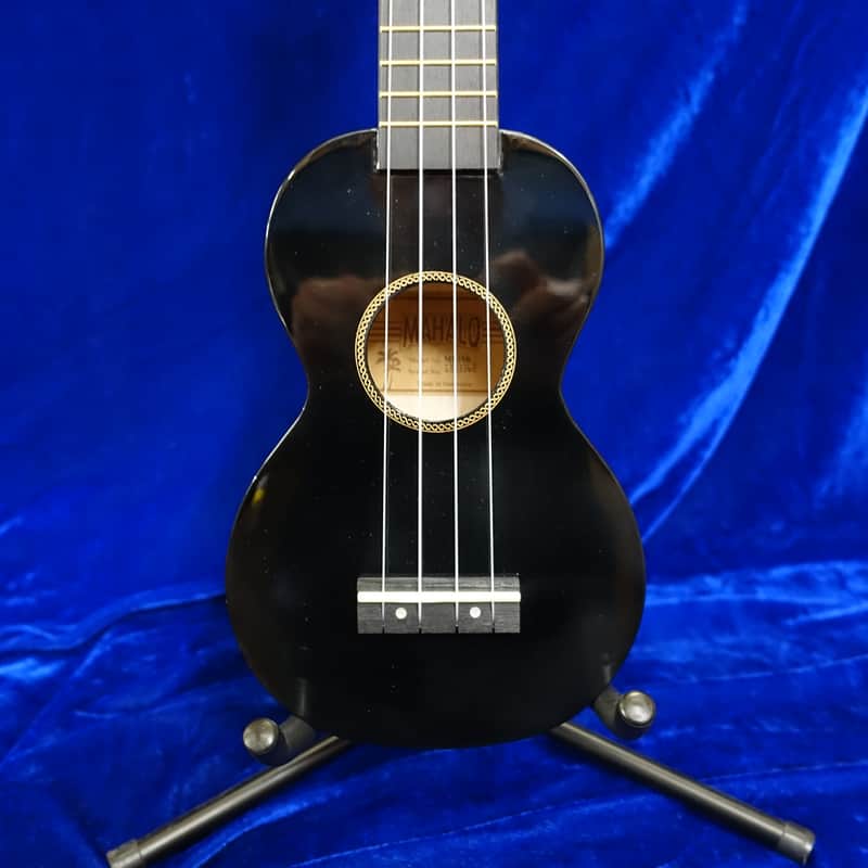 Immagine Mahalo 2511BKP Ukulele Rainbow MR1 Black with Essential Pack - Black - 1
