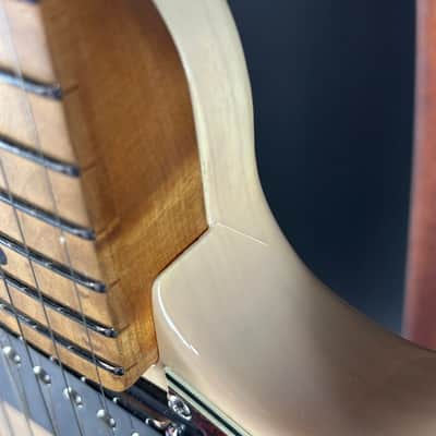 Used Ernie Ball Valentine Trans Buttermilk w/Case TSU24131 image 5