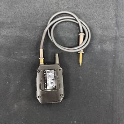 Shure GLXD6 Wireless Guitar Pedal Receiver with GLXD1 Z2 Wireless Bodypack Transmitter image 10
