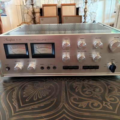 Accuphase E-202 - Serviced and Cleaned image 1