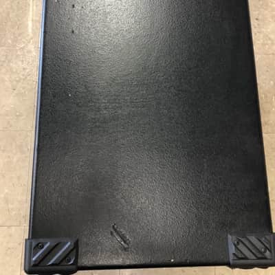 Tech 21 B410 unloaded bass speaker cabinet Black image 2