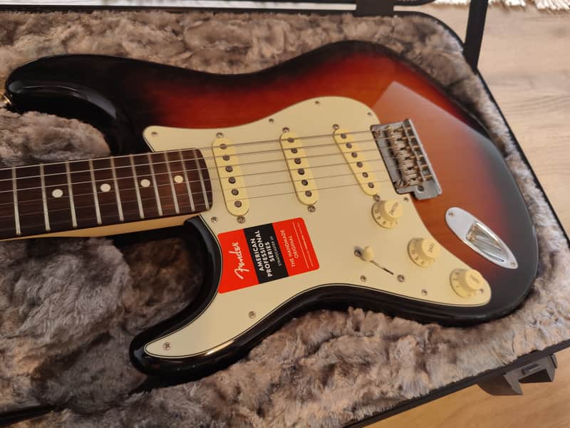 Fender American Professional Stratocaster with Rosewood Fretboard Left-Handed 2017 - 2019 - 3-Color Sunburst