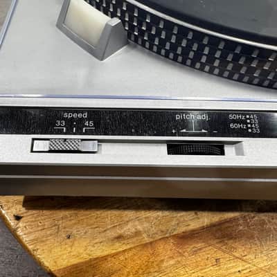 Vintage 1979 Technics SL-B2 Turntable. Restored image 3