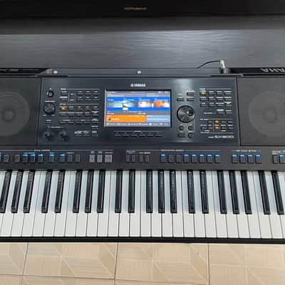 Yamaha PSR-SX900 61-Key Arranger Workstation Used in mint condition